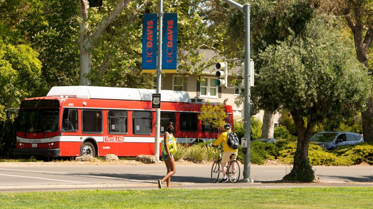 Bus and pedestrians on Russell Boulevard